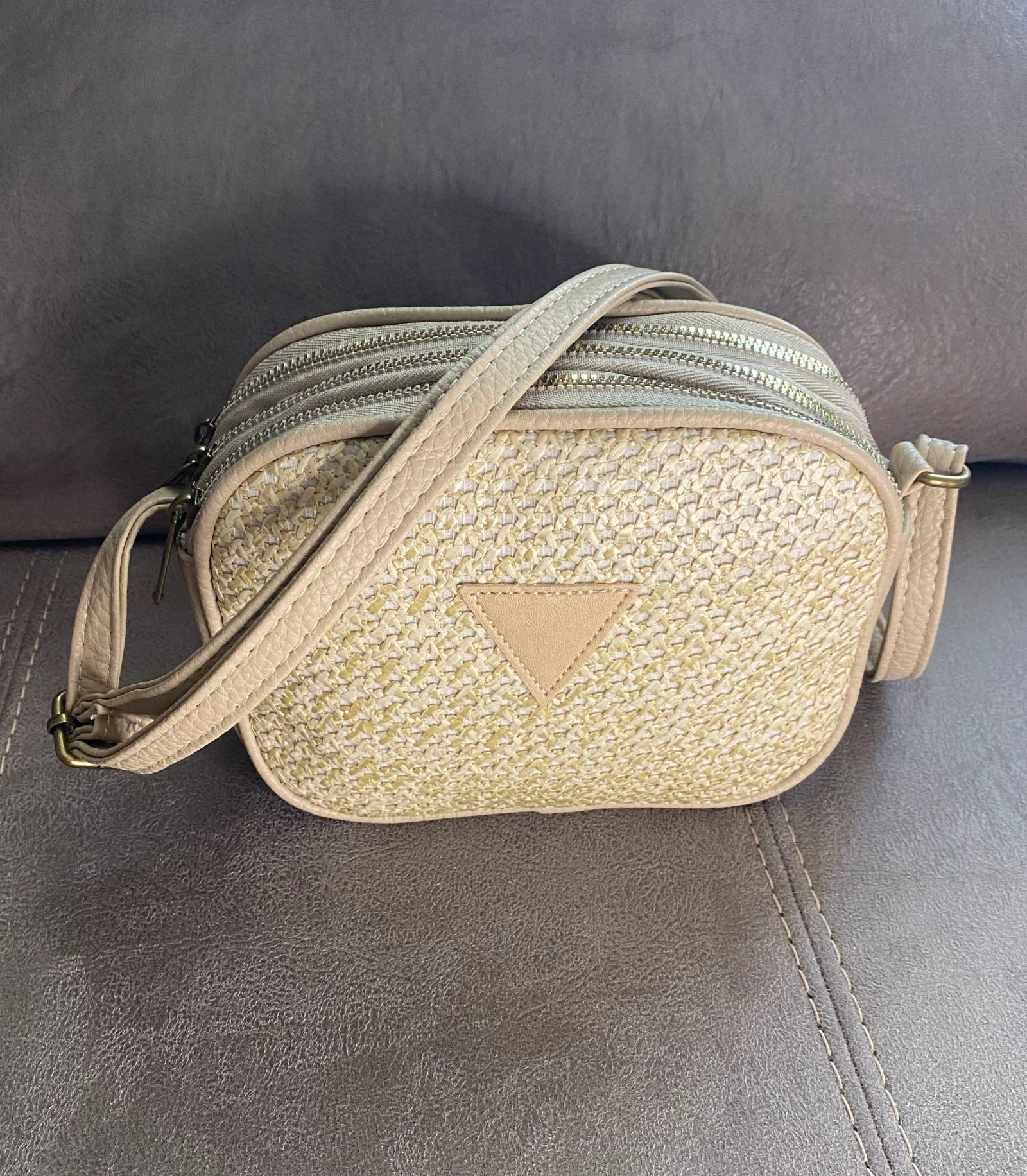 Bolso Bandolera pequeña de rafia y polipiel beige